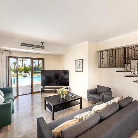 Sunnyvillas: 4br Seafront Villa*private Pool*bw44 Villa Protaras